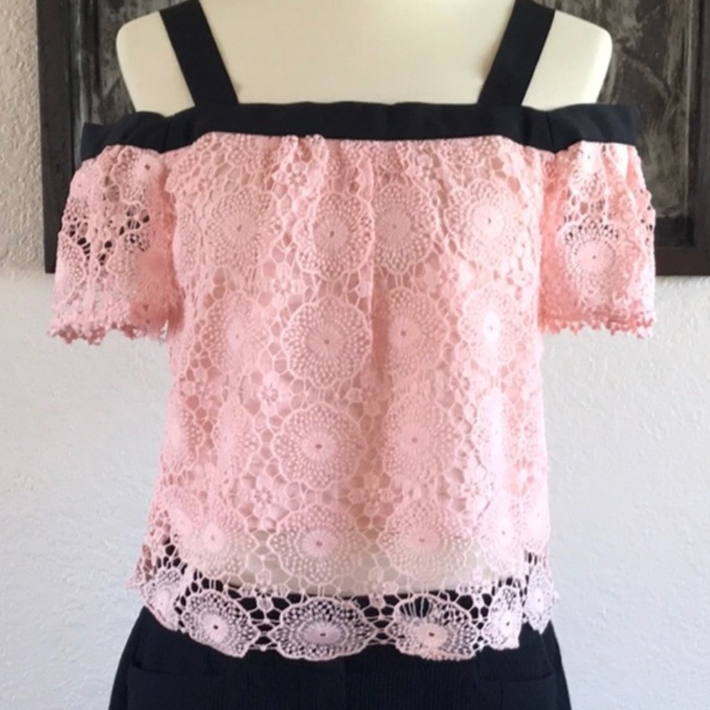 💥Last Two💥Pink and black lace top